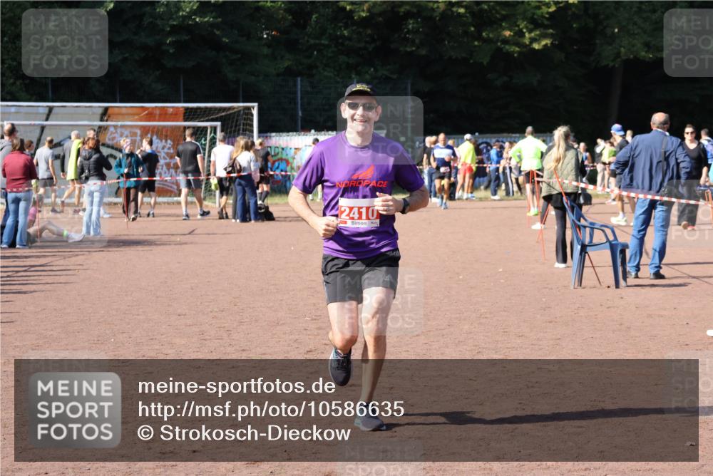 27.09.2026 - 35. Volkslauf durch das schöne Alstertal Strokosch-Dieckow http://msf.ph/oto/10586635 27.09.2026 12:08:33 Ziel 2410 meine-sportfotos.de