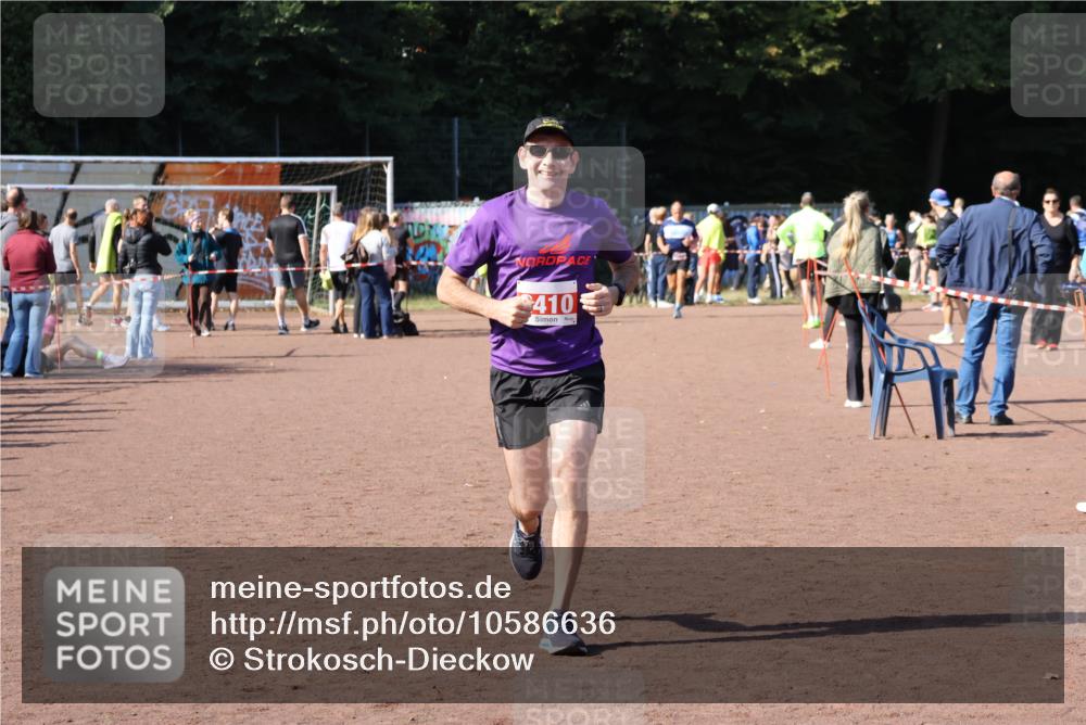 27.09.2026 - 35. Volkslauf durch das schöne Alstertal Strokosch-Dieckow http://msf.ph/oto/10586636 27.09.2026 12:08:33 Ziel 2410 meine-sportfotos.de