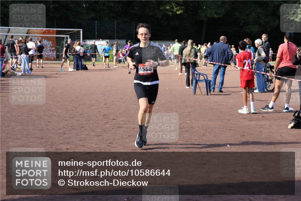 27.09.2026 - 35. Volkslauf durch das schöne Alstertal Strokosch-Dieckow http://msf.ph/oto/10586644 27.09.2026 12:08:25 Ziel 1588 meine-sportfotos.de