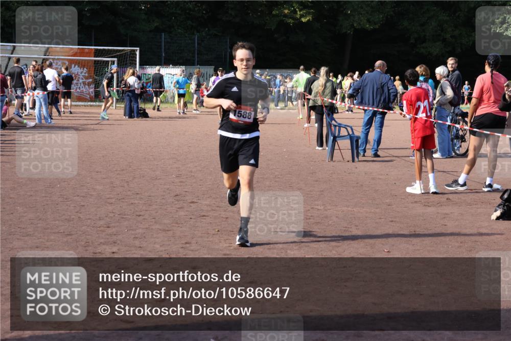 27.09.2026 - 35. Volkslauf durch das schöne Alstertal Strokosch-Dieckow http://msf.ph/oto/10586647 27.09.2026 12:08:24 Ziel 1588 meine-sportfotos.de
