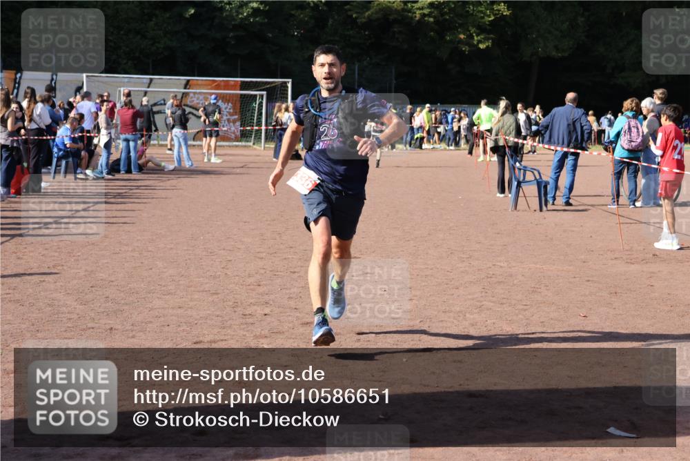 27.09.2026 - 35. Volkslauf durch das schöne Alstertal Strokosch-Dieckow http://msf.ph/oto/10586651 27.09.2026 12:08:14 Ziel 2336 meine-sportfotos.de