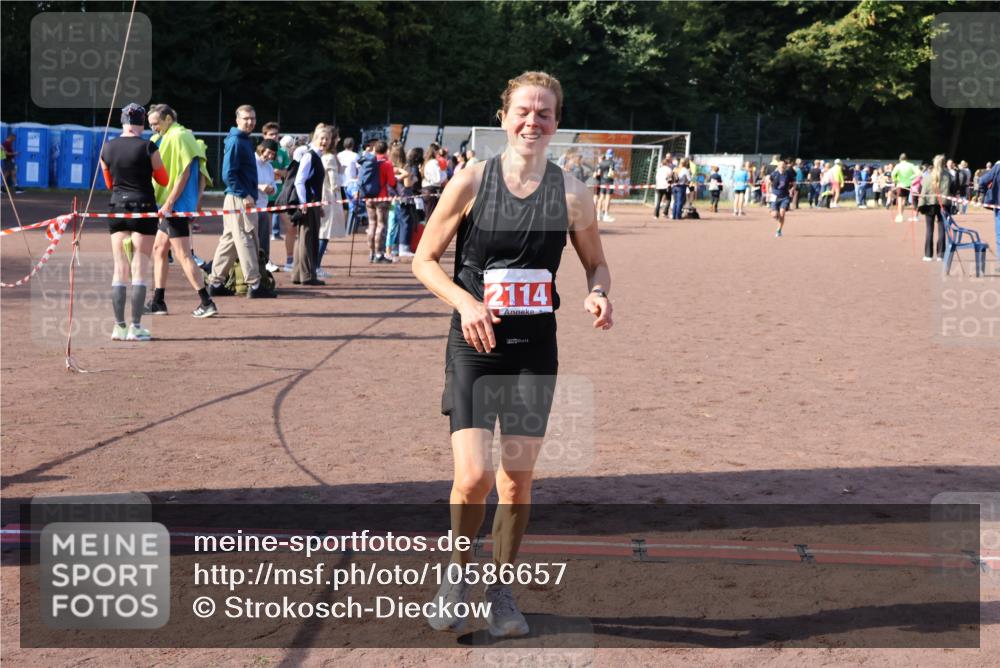 27.09.2026 - 35. Volkslauf durch das schöne Alstertal Strokosch-Dieckow http://msf.ph/oto/10586657 27.09.2026 12:08:07 Ziel 2114, 2336, 3969 meine-sportfotos.de