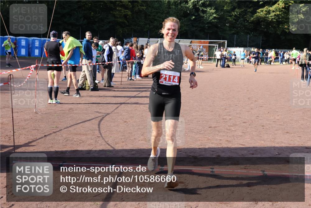 27.09.2026 - 35. Volkslauf durch das schöne Alstertal Strokosch-Dieckow http://msf.ph/oto/10586660 27.09.2026 12:08:07 Ziel 2114, 2336, 3969 meine-sportfotos.de