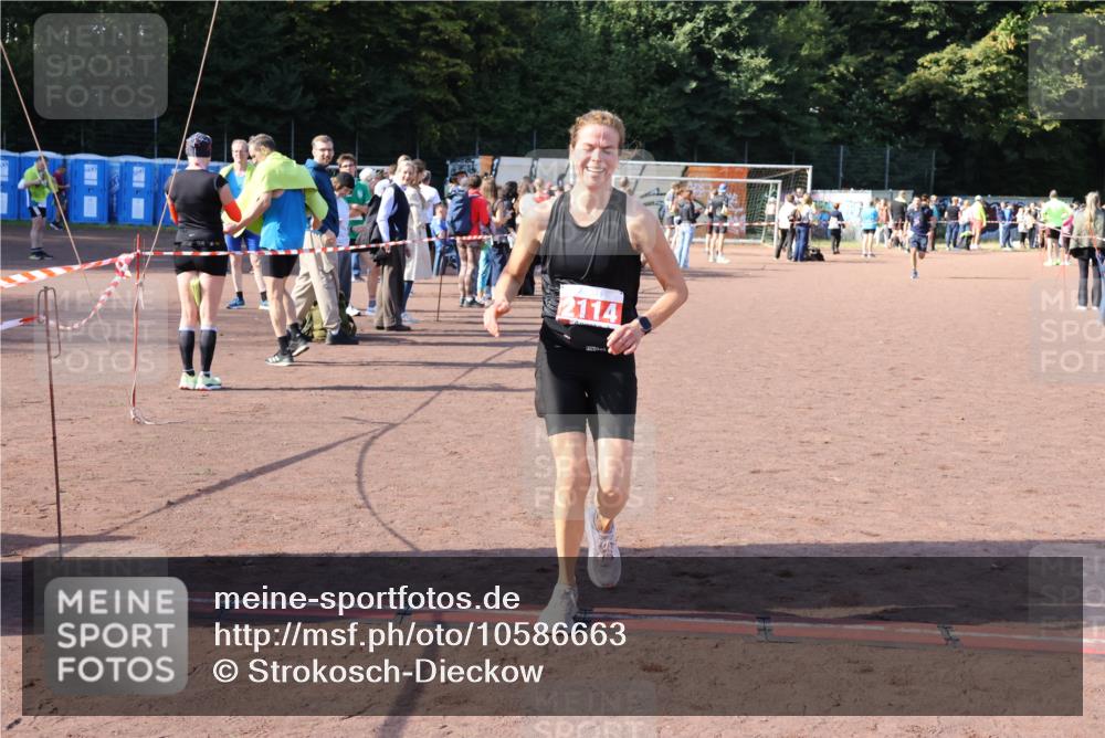 27.09.2026 - 35. Volkslauf durch das schöne Alstertal Strokosch-Dieckow http://msf.ph/oto/10586663 27.09.2026 12:08:06 Ziel 2114, 2336, 3969 meine-sportfotos.de