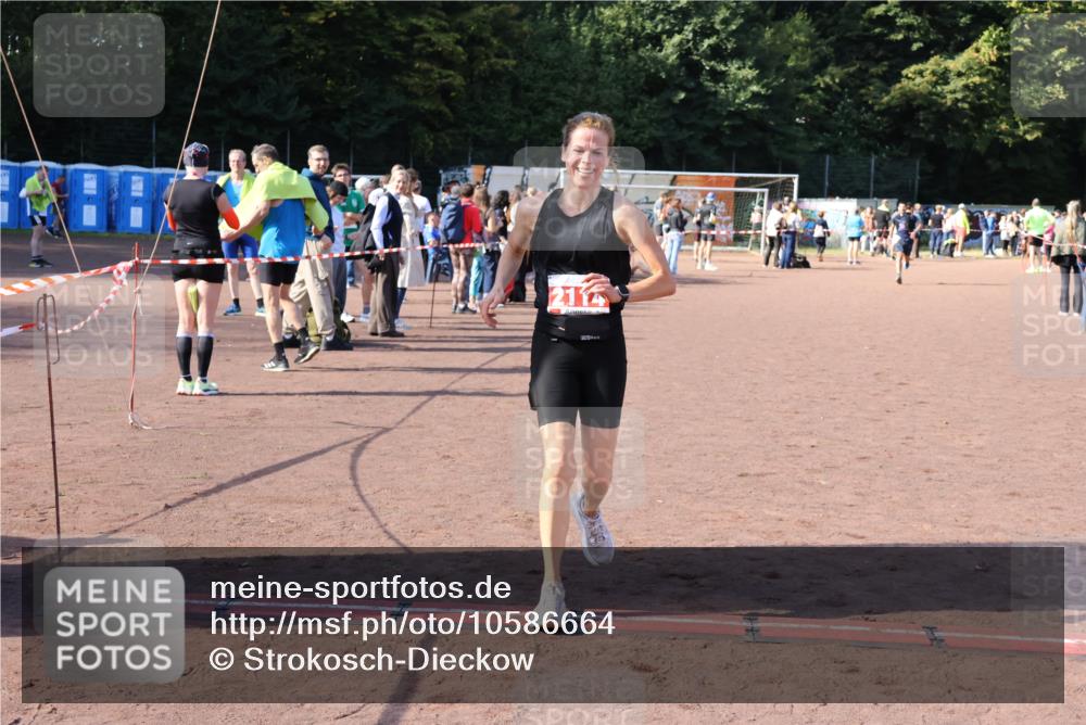 27.09.2026 - 35. Volkslauf durch das schöne Alstertal Strokosch-Dieckow http://msf.ph/oto/10586664 27.09.2026 12:08:06 Ziel 2114, 2336, 3969 meine-sportfotos.de