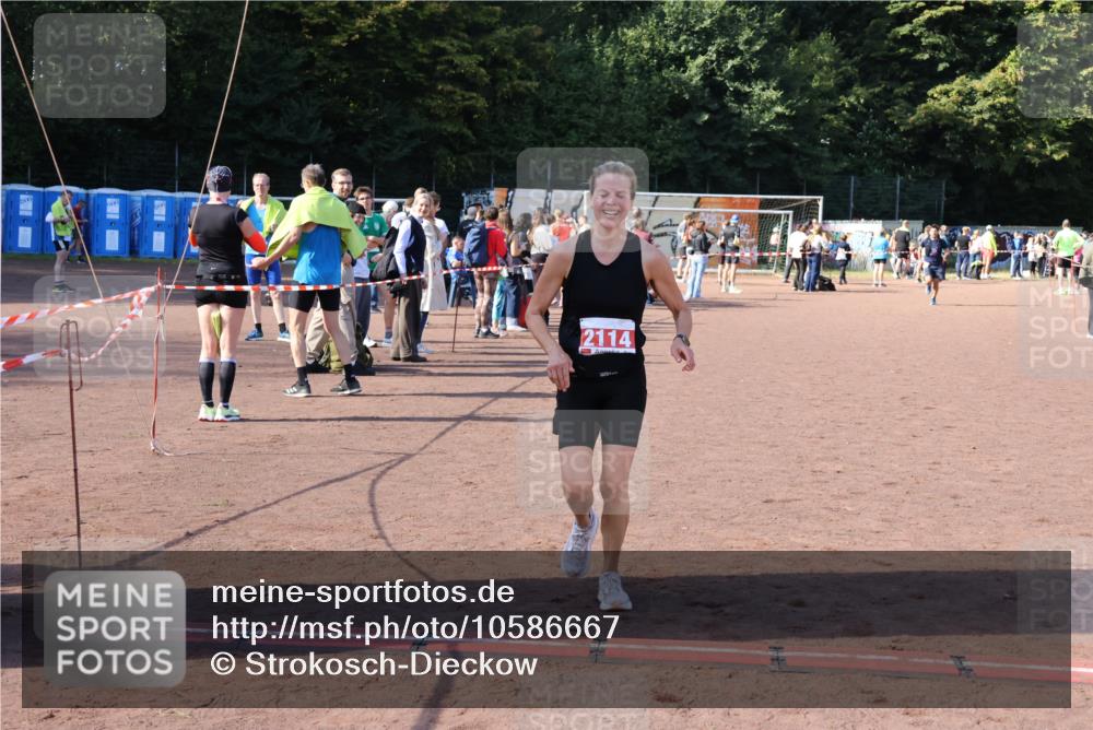 27.09.2026 - 35. Volkslauf durch das schöne Alstertal Strokosch-Dieckow http://msf.ph/oto/10586667 27.09.2026 12:08:06 Ziel 2114, 2336, 3969 meine-sportfotos.de