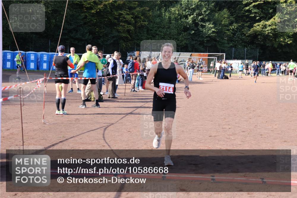 27.09.2026 - 35. Volkslauf durch das schöne Alstertal Strokosch-Dieckow http://msf.ph/oto/10586668 27.09.2026 12:08:06 Ziel 2114, 2336, 3969 meine-sportfotos.de