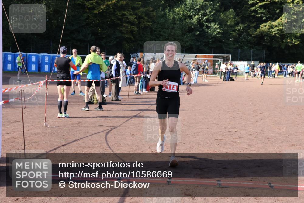 27.09.2026 - 35. Volkslauf durch das schöne Alstertal Strokosch-Dieckow http://msf.ph/oto/10586669 27.09.2026 12:08:06 Ziel 2114, 2336, 3969 meine-sportfotos.de
