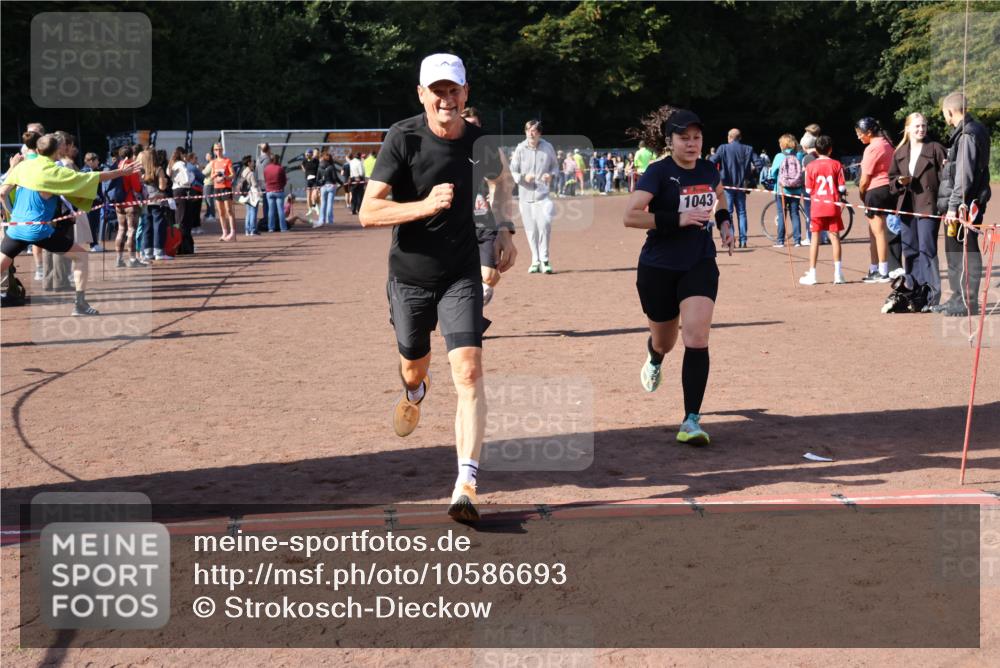 27.09.2026 - 35. Volkslauf durch das schöne Alstertal Strokosch-Dieckow http://msf.ph/oto/10586693 27.09.2026 12:07:57 Ziel 1043, 2112, 2443, 3969 meine-sportfotos.de