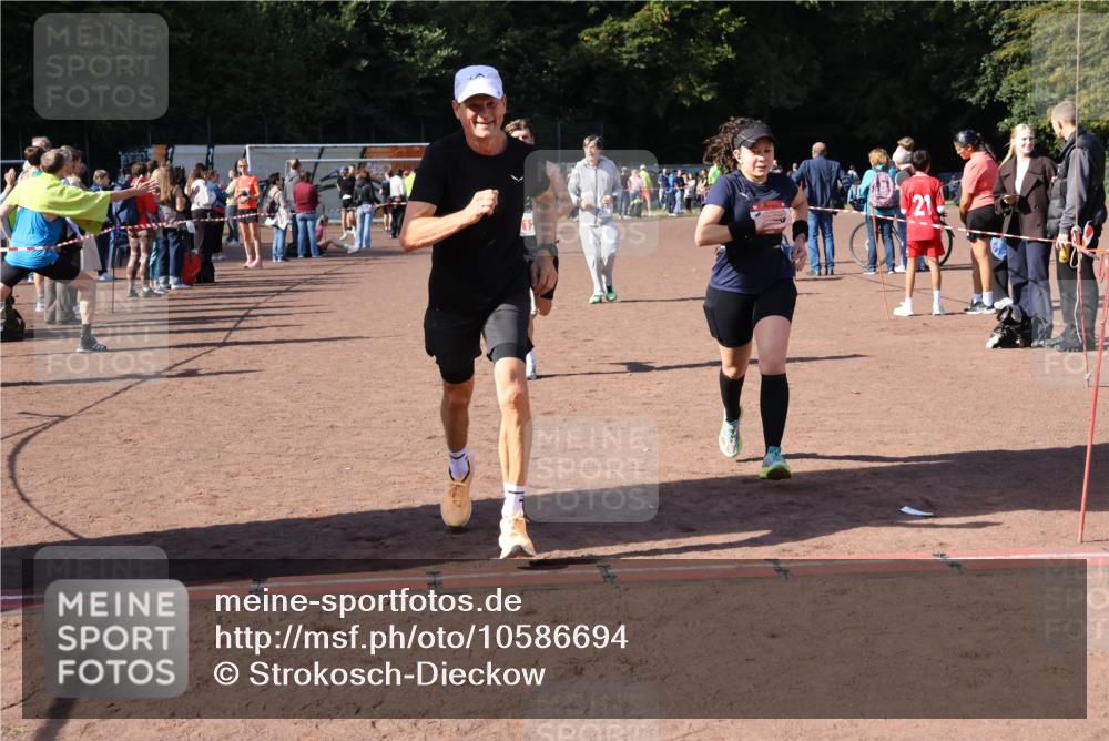 27.09.2026 - 35. Volkslauf durch das schöne Alstertal Strokosch-Dieckow http://msf.ph/oto/10586694 27.09.2026 12:07:57 Ziel 1043, 2112, 2443, 3969 meine-sportfotos.de