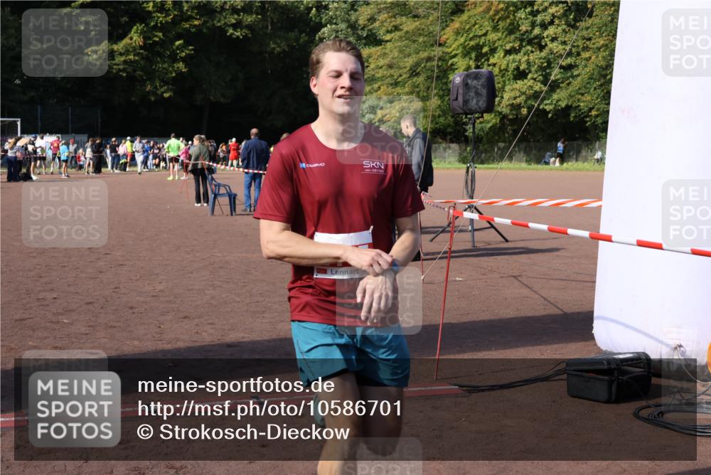 27.09.2026 - 35. Volkslauf durch das schöne Alstertal Strokosch-Dieckow http://msf.ph/oto/10586701 27.09.2026 12:07:40 Ziel 2445 meine-sportfotos.de