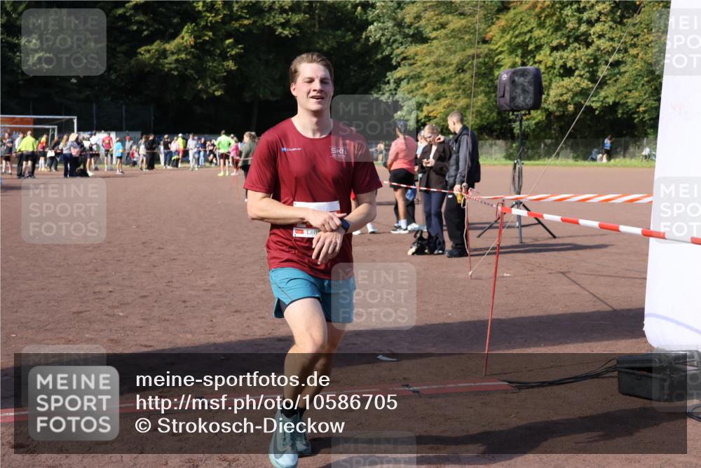 27.09.2026 - 35. Volkslauf durch das schöne Alstertal Strokosch-Dieckow http://msf.ph/oto/10586705 27.09.2026 12:07:39 Ziel 2445 meine-sportfotos.de