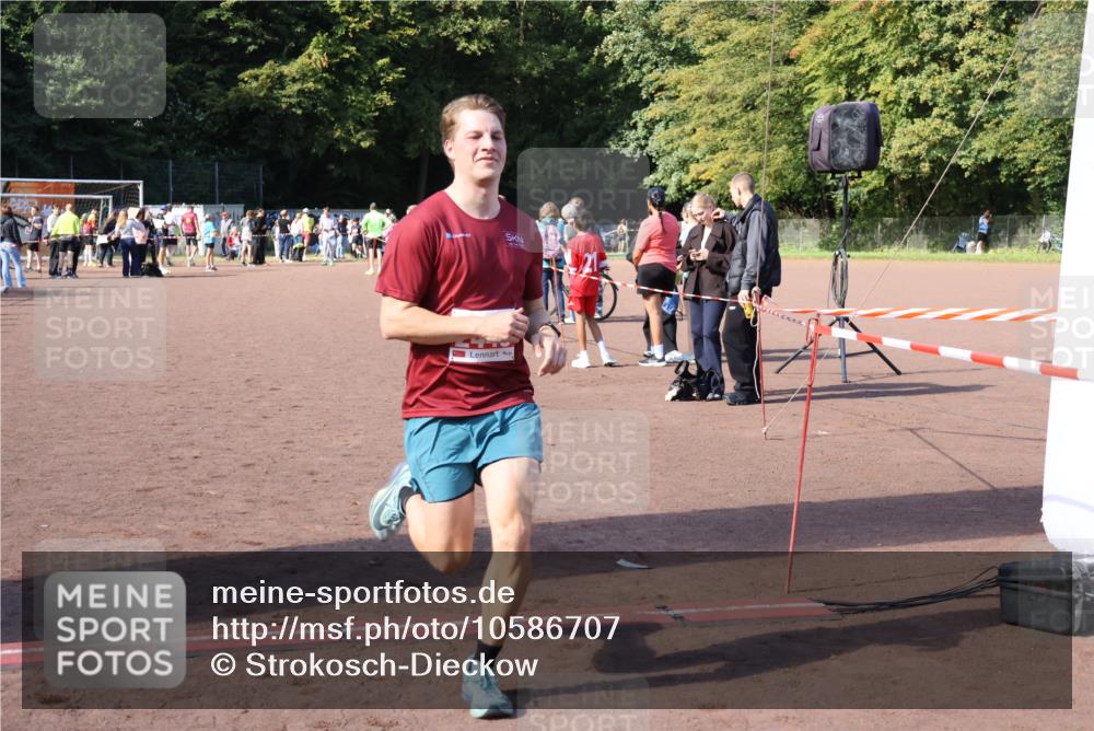 27.09.2026 - 35. Volkslauf durch das schöne Alstertal Strokosch-Dieckow http://msf.ph/oto/10586707 27.09.2026 12:07:39 Ziel 2445 meine-sportfotos.de