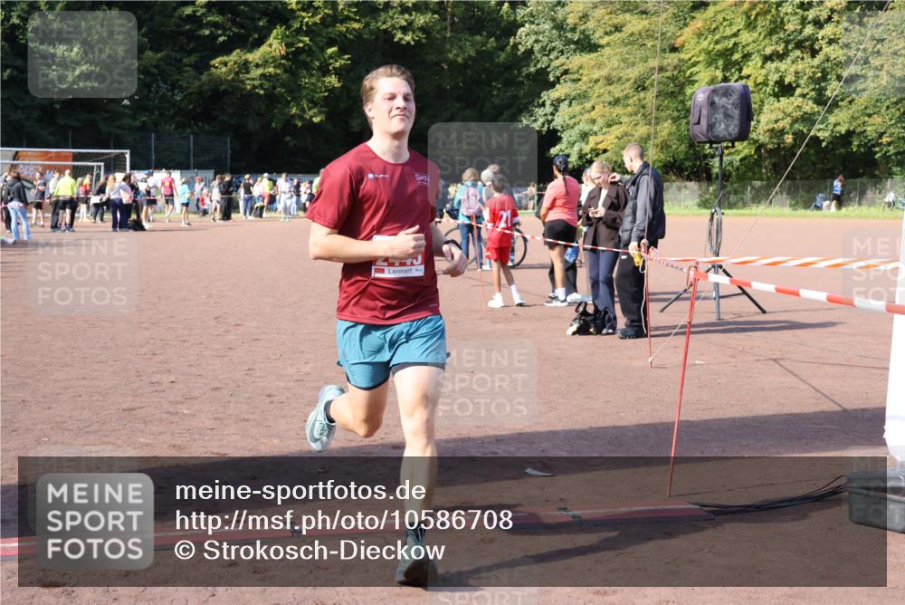 27.09.2026 - 35. Volkslauf durch das schöne Alstertal Strokosch-Dieckow http://msf.ph/oto/10586708 27.09.2026 12:07:39 Ziel 2445 meine-sportfotos.de