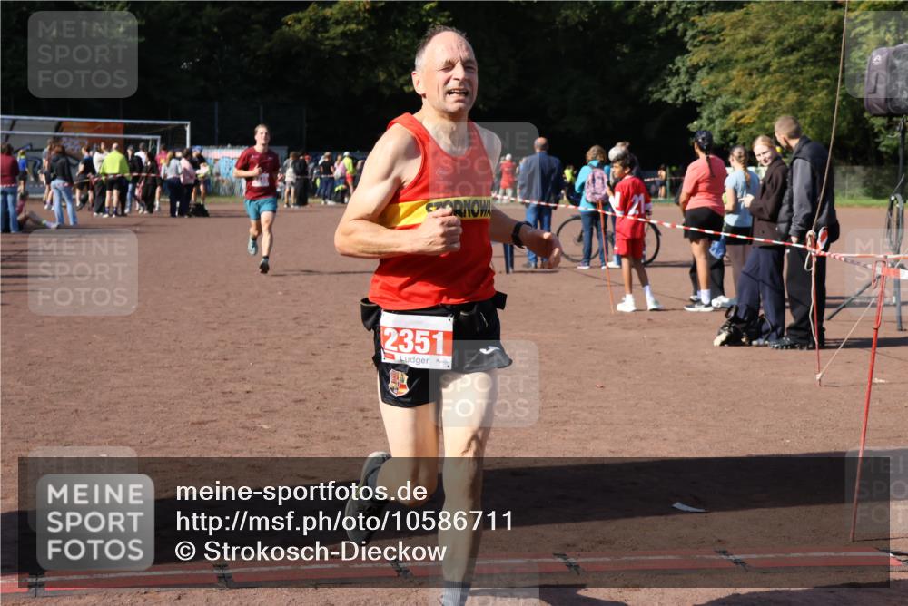 27.09.2026 - 35. Volkslauf durch das schöne Alstertal Strokosch-Dieckow http://msf.ph/oto/10586711 27.09.2026 12:07:35 Ziel 2351, 2445 meine-sportfotos.de