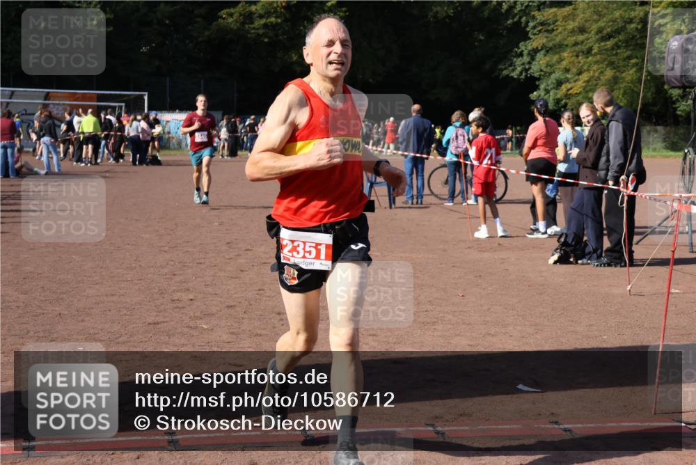 27.09.2026 - 35. Volkslauf durch das schöne Alstertal Strokosch-Dieckow http://msf.ph/oto/10586712 27.09.2026 12:07:35 Ziel 2351, 2445 meine-sportfotos.de