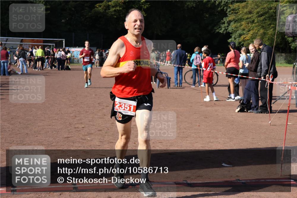 27.09.2026 - 35. Volkslauf durch das schöne Alstertal Strokosch-Dieckow http://msf.ph/oto/10586713 27.09.2026 12:07:35 Ziel 2351, 2445 meine-sportfotos.de