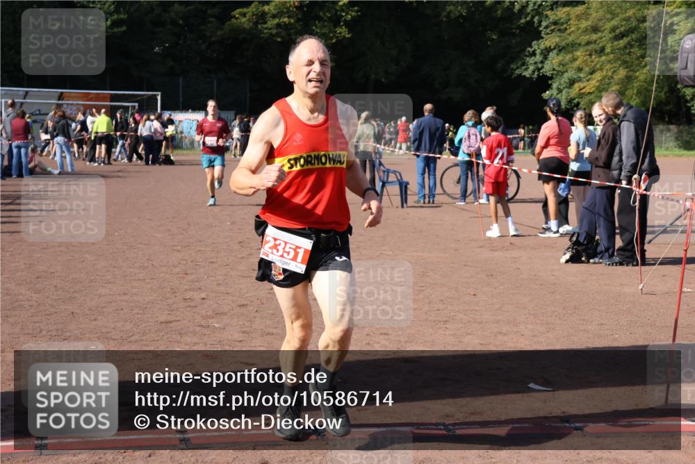 27.09.2026 - 35. Volkslauf durch das schöne Alstertal Strokosch-Dieckow http://msf.ph/oto/10586714 27.09.2026 12:07:35 Ziel 2351, 2445 meine-sportfotos.de