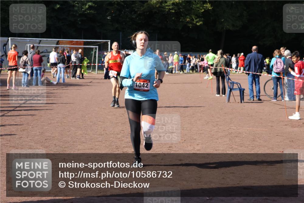 27.09.2026 - 35. Volkslauf durch das schöne Alstertal Strokosch-Dieckow http://msf.ph/oto/10586732 27.09.2026 12:07:30 Ziel 1042, 2351 meine-sportfotos.de