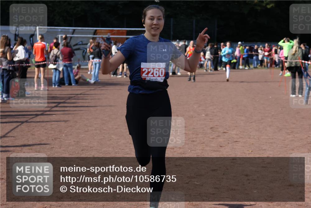 27.09.2026 - 35. Volkslauf durch das schöne Alstertal Strokosch-Dieckow http://msf.ph/oto/10586735 27.09.2026 12:07:24 Ziel 1042, 2260 meine-sportfotos.de