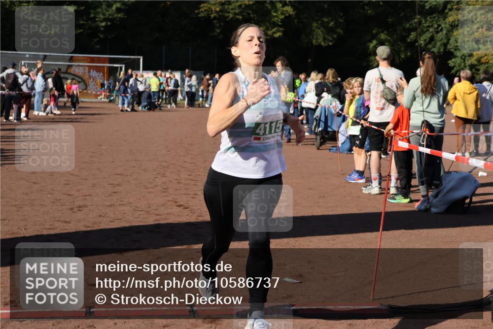 27.09.2026 - 35. Volkslauf durch das schöne Alstertal Strokosch-Dieckow http://msf.ph/oto/10586737 27.09.2026 11:01:02 Ziel 4042, 4115 meine-sportfotos.de