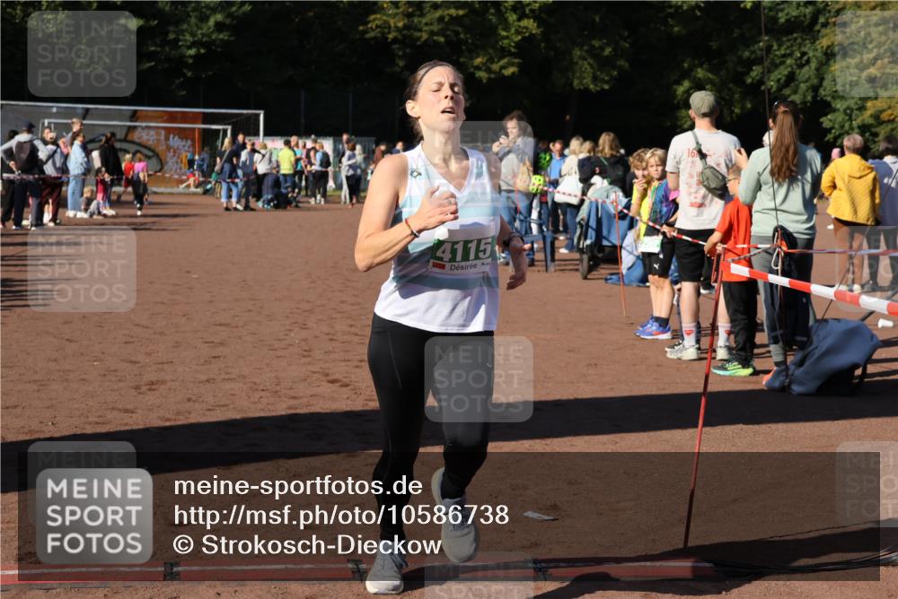 27.09.2026 - 35. Volkslauf durch das schöne Alstertal Strokosch-Dieckow http://msf.ph/oto/10586738 27.09.2026 11:01:02 Ziel 4042, 4115 meine-sportfotos.de