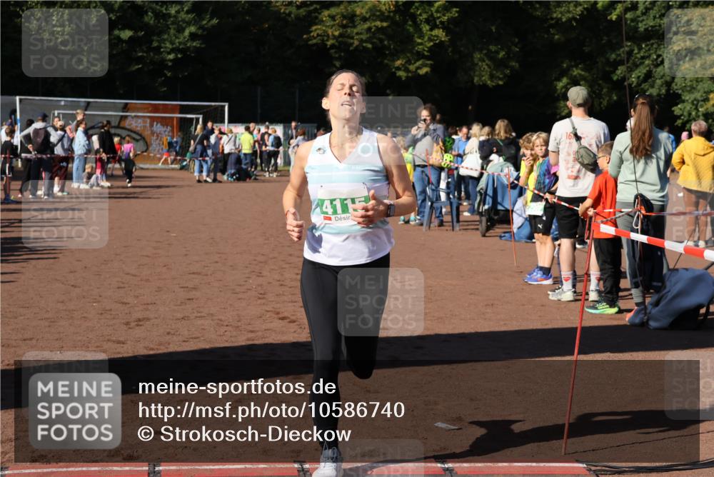 27.09.2026 - 35. Volkslauf durch das schöne Alstertal Strokosch-Dieckow http://msf.ph/oto/10586740 27.09.2026 11:01:02 Ziel 4042, 4115 meine-sportfotos.de