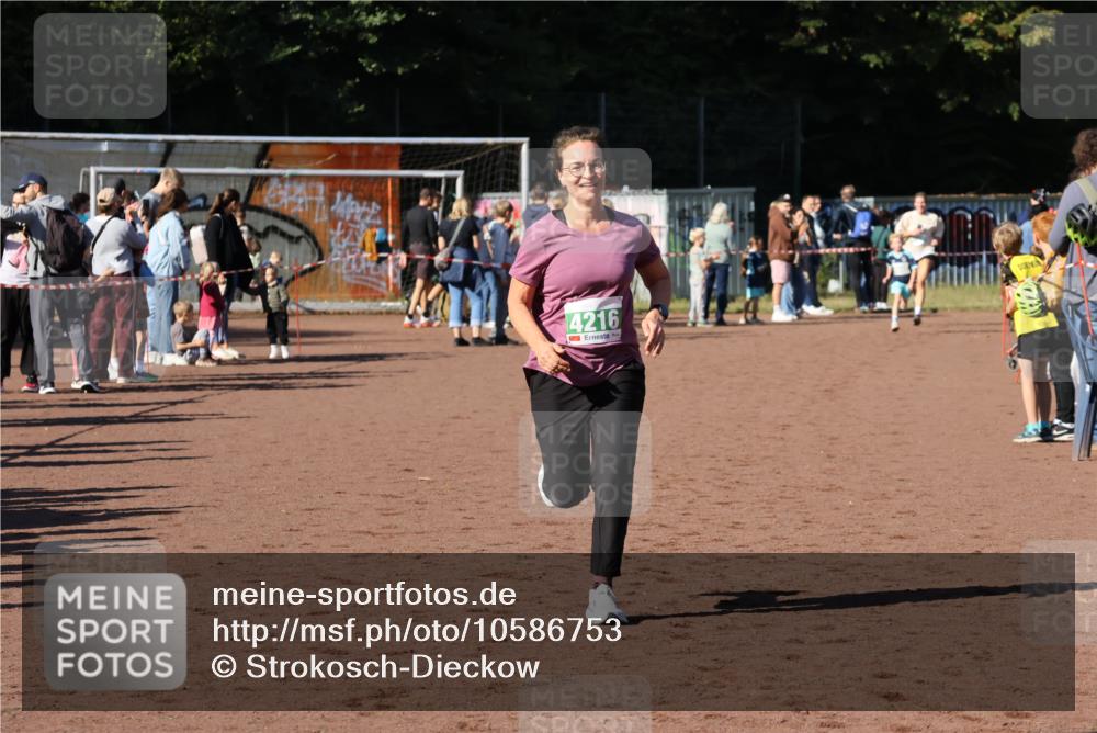 27.09.2026 - 35. Volkslauf durch das schöne Alstertal Strokosch-Dieckow http://msf.ph/oto/10586753 27.09.2026 11:00:44 Ziel 4216 meine-sportfotos.de