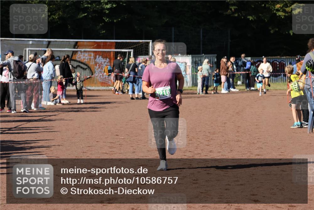 27.09.2026 - 35. Volkslauf durch das schöne Alstertal Strokosch-Dieckow http://msf.ph/oto/10586757 27.09.2026 11:00:44 Ziel 4216 meine-sportfotos.de
