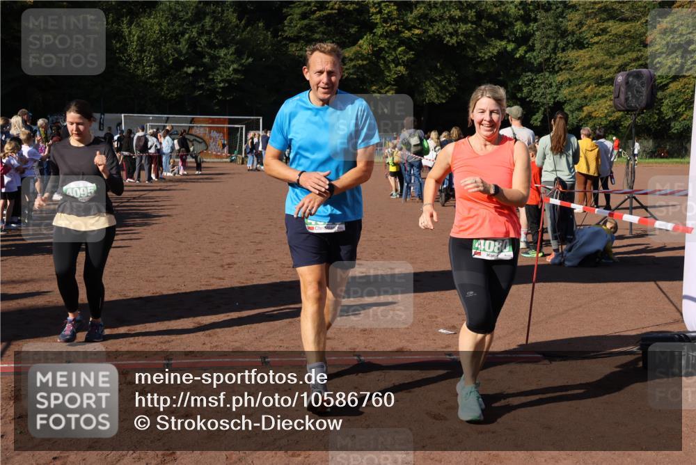 27.09.2026 - 35. Volkslauf durch das schöne Alstertal Strokosch-Dieckow http://msf.ph/oto/10586760 27.09.2026 11:00:31 Ziel 4041, 4080, 4093, 4095 meine-sportfotos.de