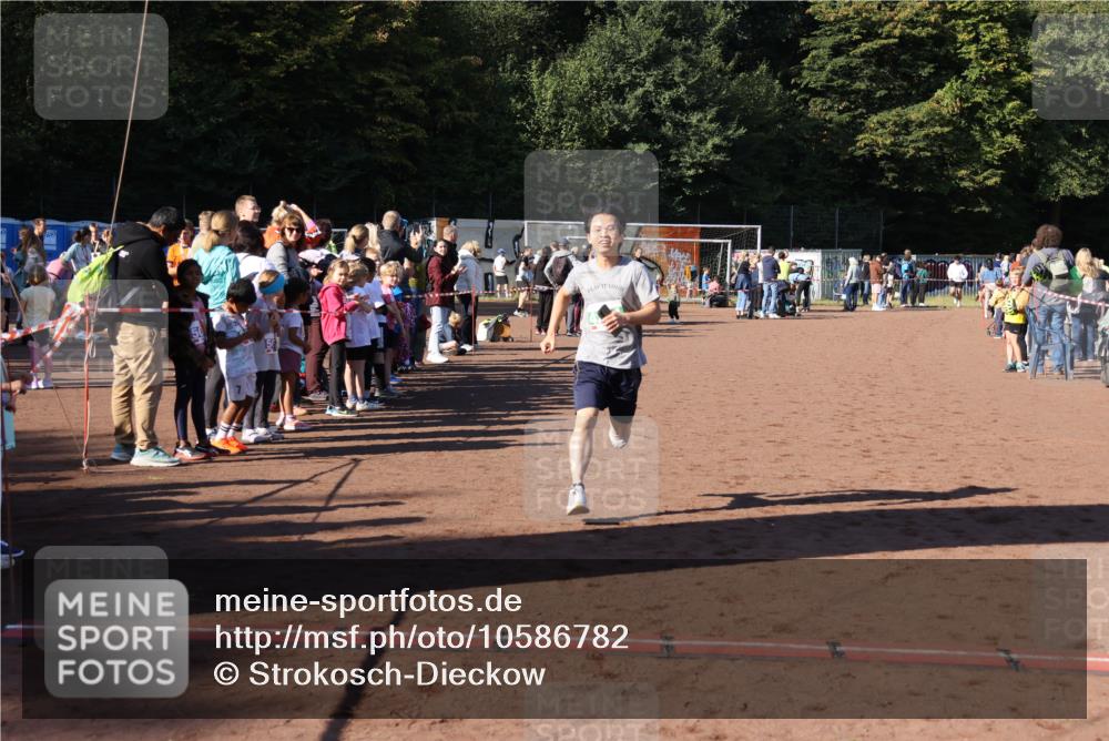 27.09.2026 - 35. Volkslauf durch das schöne Alstertal Strokosch-Dieckow http://msf.ph/oto/10586782 27.09.2026 11:00:07 Ziel 4244 meine-sportfotos.de