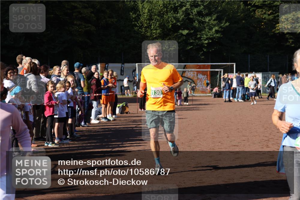 27.09.2026 - 35. Volkslauf durch das schöne Alstertal Strokosch-Dieckow http://msf.ph/oto/10586787 27.09.2026 10:59:57 Ziel 4117, 4130, 4134, 4159, 4160 meine-sportfotos.de