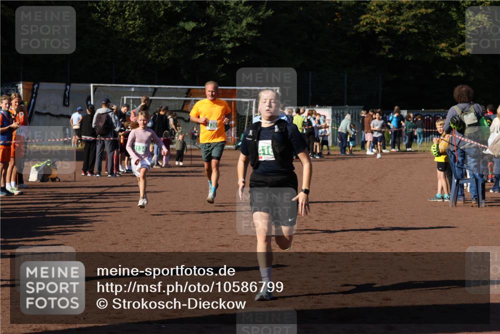 27.09.2026 - 35. Volkslauf durch das schöne Alstertal Strokosch-Dieckow http://msf.ph/oto/10586799 27.09.2026 10:59:53 Ziel 4117, 4130, 4134, 4155, 4159, 4160 meine-sportfotos.de