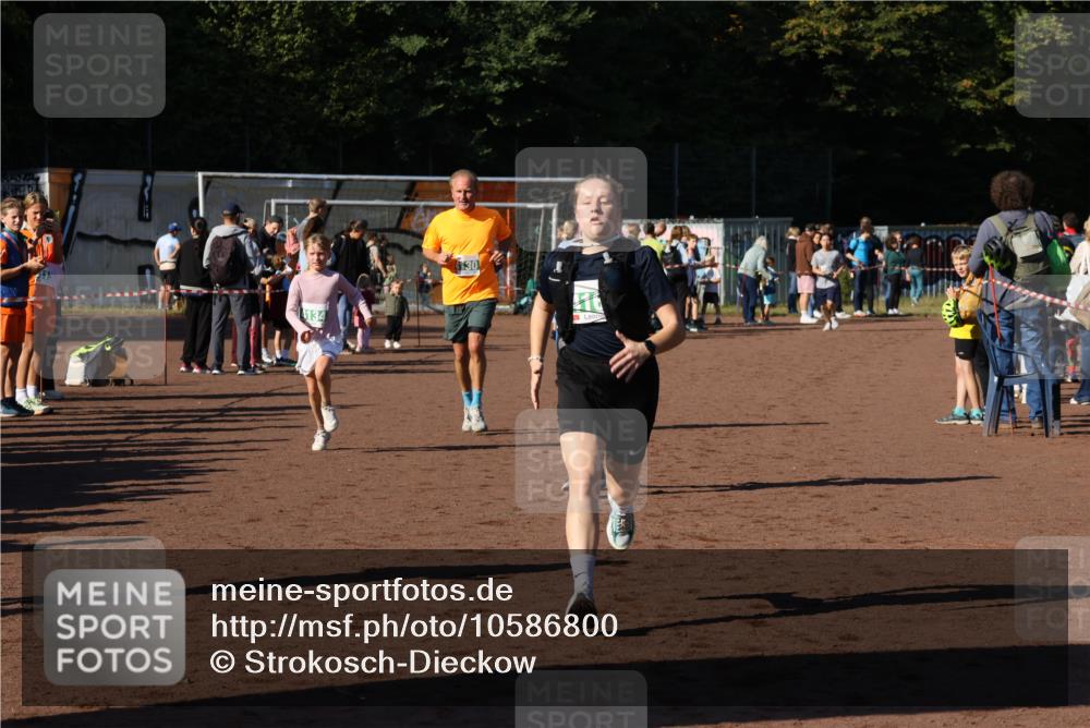 27.09.2026 - 35. Volkslauf durch das schöne Alstertal Strokosch-Dieckow http://msf.ph/oto/10586800 27.09.2026 10:59:53 Ziel 4117, 4130, 4134, 4155, 4159, 4160 meine-sportfotos.de