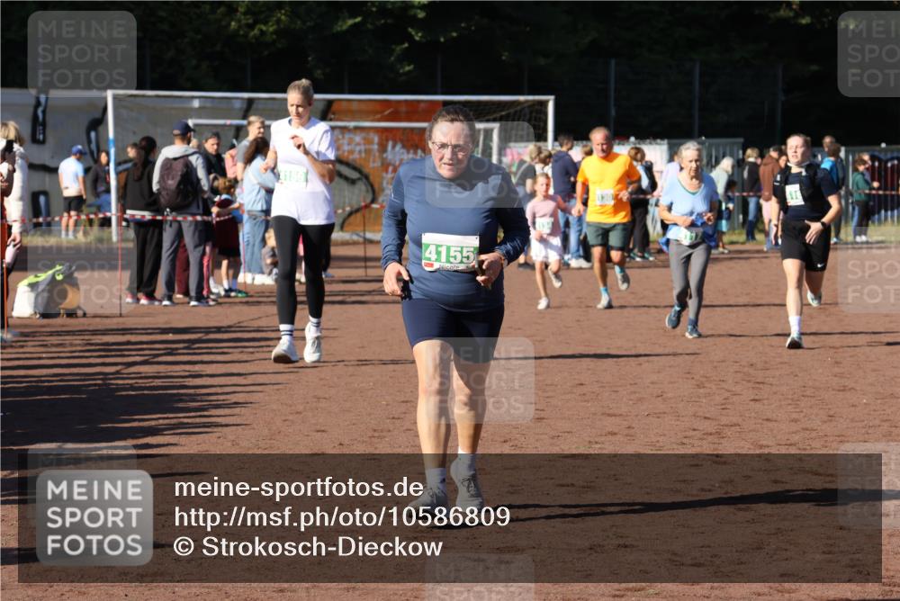 27.09.2026 - 35. Volkslauf durch das schöne Alstertal Strokosch-Dieckow http://msf.ph/oto/10586809 27.09.2026 10:59:49 Ziel 4117, 4130, 4134, 4155, 4159, 4160 meine-sportfotos.de