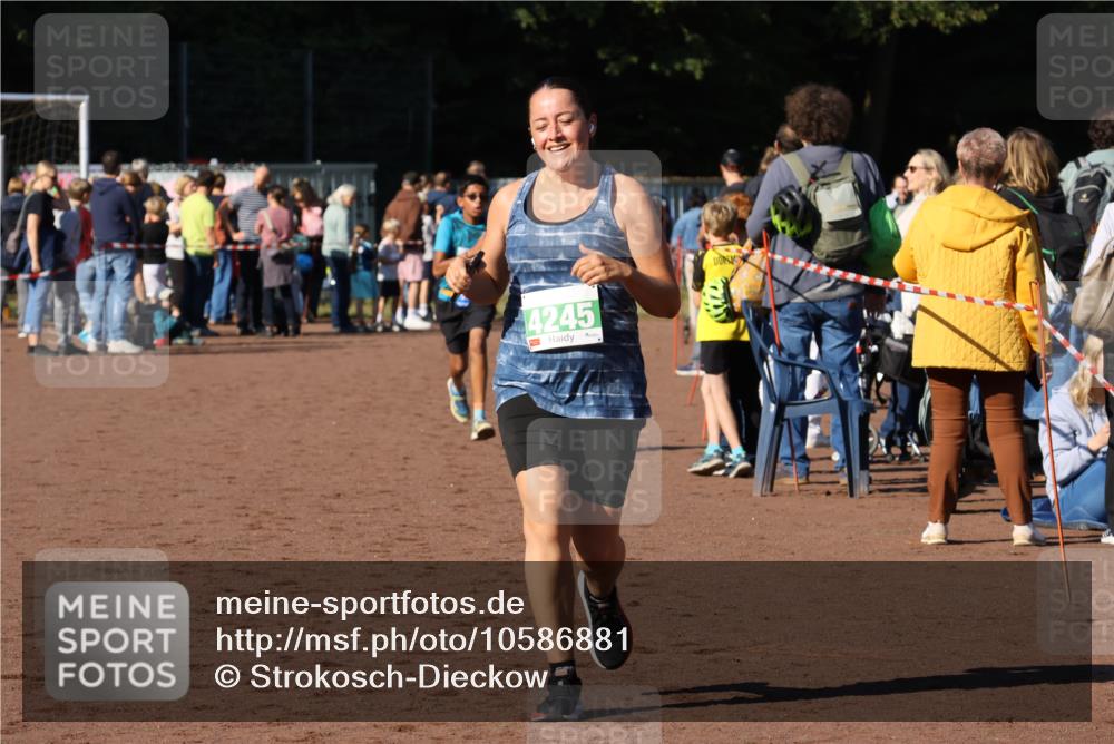 27.09.2026 - 35. Volkslauf durch das schöne Alstertal Strokosch-Dieckow http://msf.ph/oto/10586881 27.09.2026 10:58:34 Ziel 4014, 4245 meine-sportfotos.de
