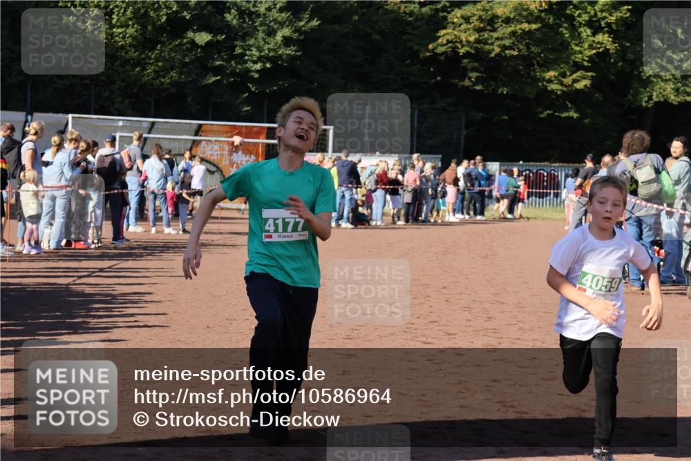 27.09.2026 - 35. Volkslauf durch das schöne Alstertal Strokosch-Dieckow http://msf.ph/oto/10586964 27.09.2026 10:57:13 Ziel 4059, 4177 meine-sportfotos.de