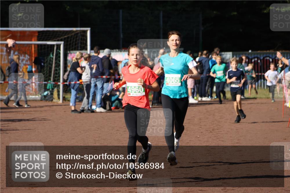 27.09.2026 - 35. Volkslauf durch das schöne Alstertal Strokosch-Dieckow http://msf.ph/oto/10586984 27.09.2026 10:57:00 Ziel 4065, 4094, 4960 meine-sportfotos.de