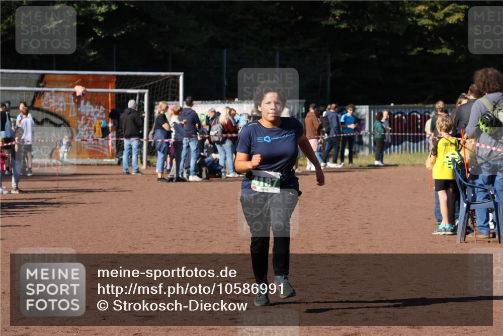 27.09.2026 - 35. Volkslauf durch das schöne Alstertal Strokosch-Dieckow http://msf.ph/oto/10586991 27.09.2026 10:56:41 Ziel 4187 meine-sportfotos.de