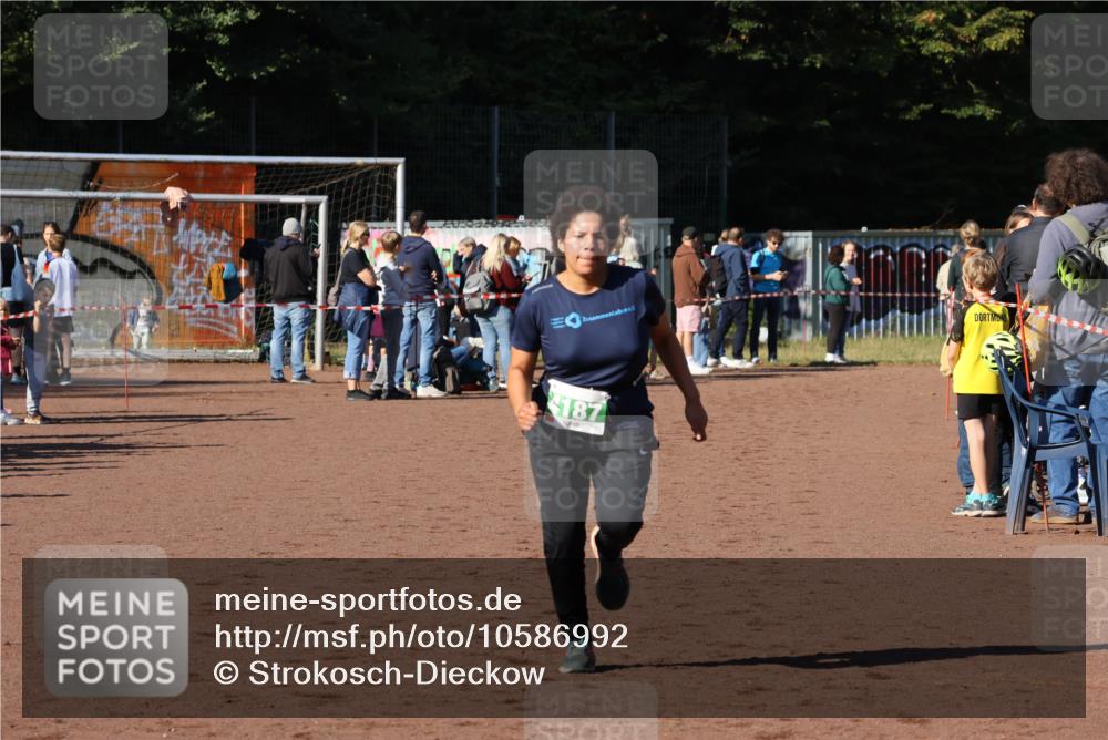 27.09.2026 - 35. Volkslauf durch das schöne Alstertal Strokosch-Dieckow http://msf.ph/oto/10586992 27.09.2026 10:56:41 Ziel 4187 meine-sportfotos.de