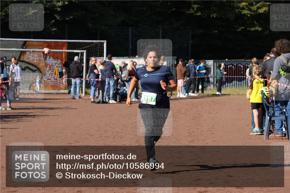 27.09.2026 - 35. Volkslauf durch das schöne Alstertal Strokosch-Dieckow http://msf.ph/oto/10586994 27.09.2026 10:56:40 Ziel 4187 meine-sportfotos.de