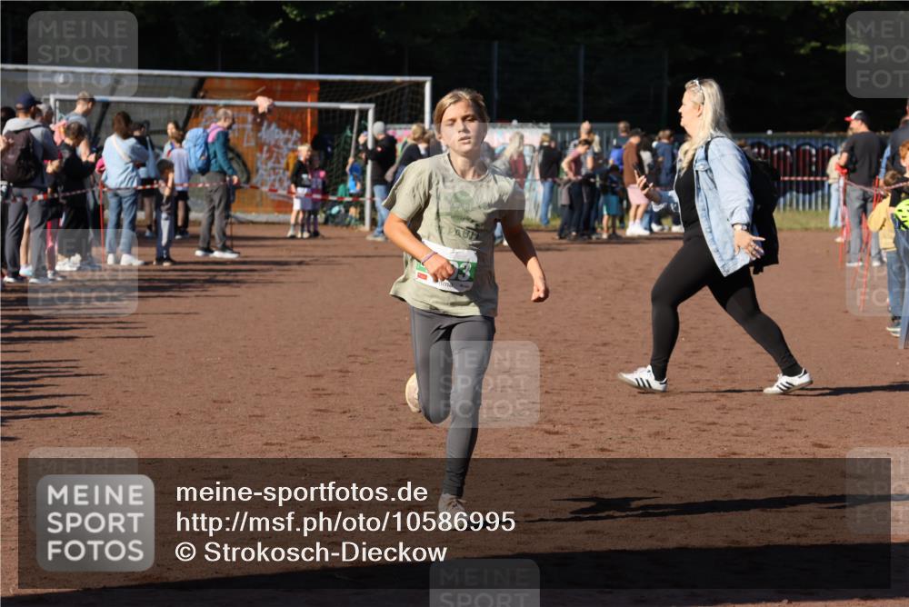 27.09.2026 - 35. Volkslauf durch das schöne Alstertal Strokosch-Dieckow http://msf.ph/oto/10586995 27.09.2026 10:56:23 Ziel 4103 meine-sportfotos.de