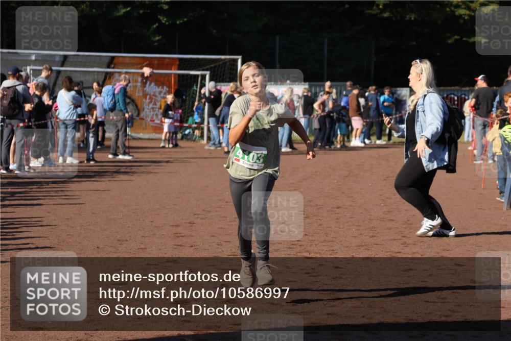 27.09.2026 - 35. Volkslauf durch das schöne Alstertal Strokosch-Dieckow http://msf.ph/oto/10586997 27.09.2026 10:56:22 Ziel 4103 meine-sportfotos.de
