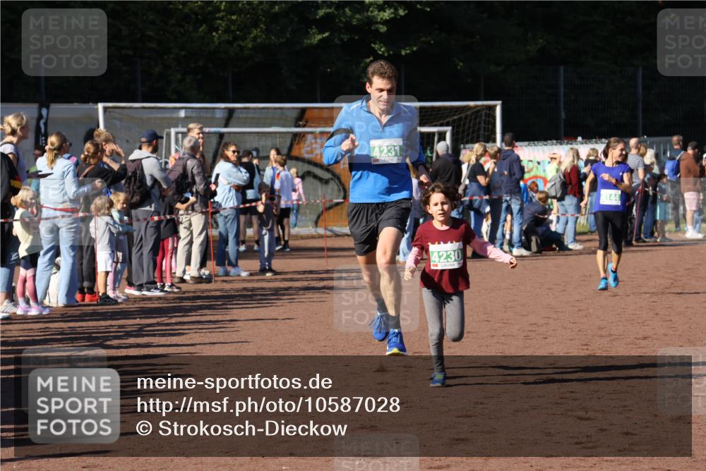 27.09.2026 - 35. Volkslauf durch das schöne Alstertal Strokosch-Dieckow http://msf.ph/oto/10587028 27.09.2026 10:56:02 Ziel 4144, 4207, 4230, 4231 meine-sportfotos.de