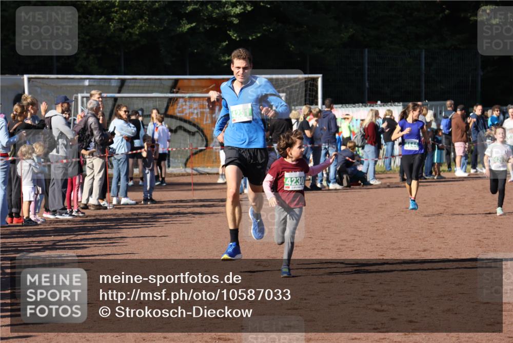 27.09.2026 - 35. Volkslauf durch das schöne Alstertal Strokosch-Dieckow http://msf.ph/oto/10587033 27.09.2026 10:56:02 Ziel 4144, 4207, 4230, 4231 meine-sportfotos.de