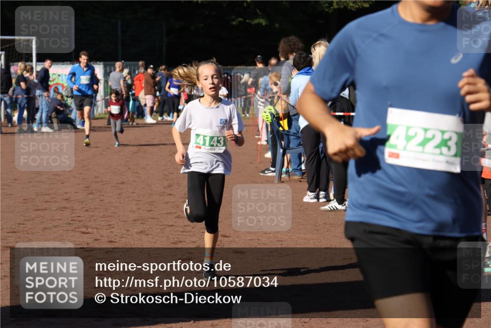 27.09.2026 - 35. Volkslauf durch das schöne Alstertal Strokosch-Dieckow http://msf.ph/oto/10587034 27.09.2026 10:55:57 Ziel 4143, 4223, 4227, 4230, 4231 meine-sportfotos.de