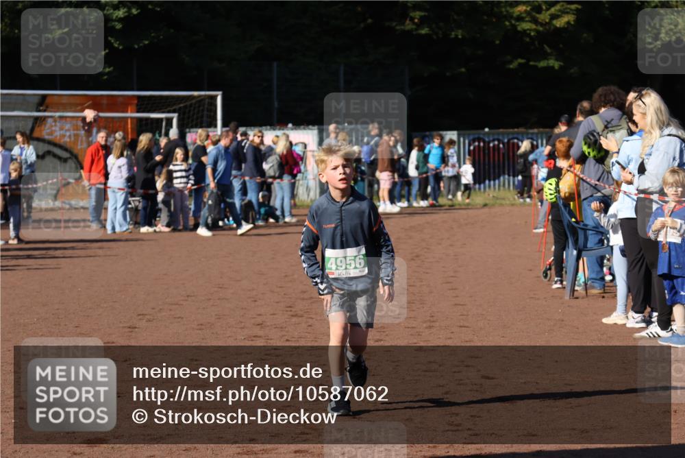 27.09.2026 - 35. Volkslauf durch das schöne Alstertal Strokosch-Dieckow http://msf.ph/oto/10587062 27.09.2026 10:55:19 Ziel 4956 meine-sportfotos.de