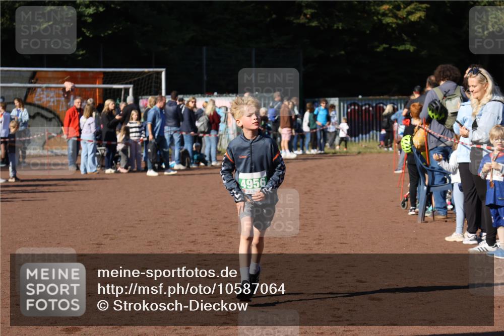 27.09.2026 - 35. Volkslauf durch das schöne Alstertal Strokosch-Dieckow http://msf.ph/oto/10587064 27.09.2026 10:55:19 Ziel 4956 meine-sportfotos.de