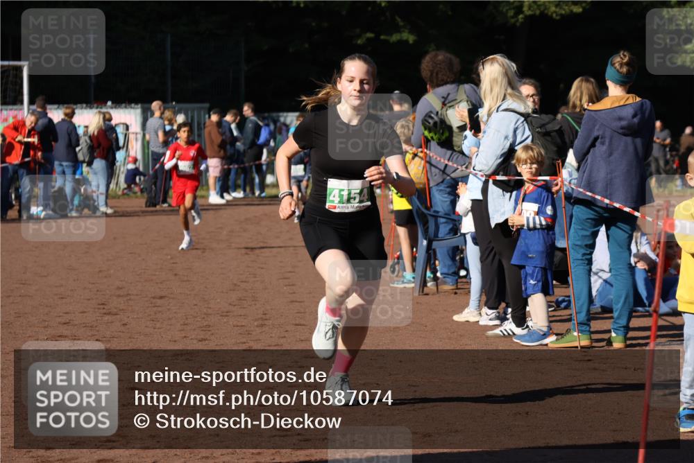 27.09.2026 - 35. Volkslauf durch das schöne Alstertal Strokosch-Dieckow http://msf.ph/oto/10587074 27.09.2026 10:55:07 Ziel 4154, 4962 meine-sportfotos.de