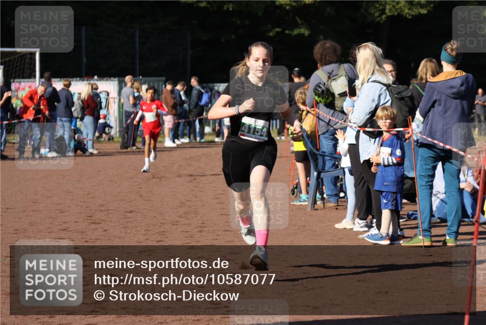 27.09.2026 - 35. Volkslauf durch das schöne Alstertal Strokosch-Dieckow http://msf.ph/oto/10587077 27.09.2026 10:55:07 Ziel 4154, 4962 meine-sportfotos.de